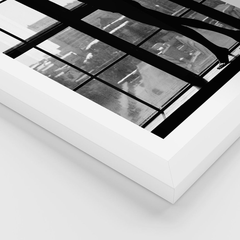 Plakat w ramie 50x70 - Piękno Kobiecej Formy - retro zdjęcie, czarno białe - rama biała