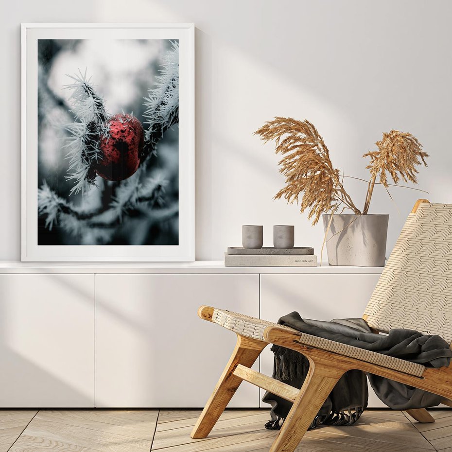 Plakat w ramie 50x70 - Chwila Zimowego Uroku - zima, ośnieżona gałązka - rama biała