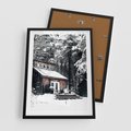 Plakat w ramie 50x70 - Zimowy Urok Drewnianego Domku - zima, drewniany domek - rama czarna