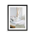 Plakat w ramie 30x40 - Relaks w Sypialni: Jasne Kolory - zdjęcie sypialni, łóżko - rama czarna