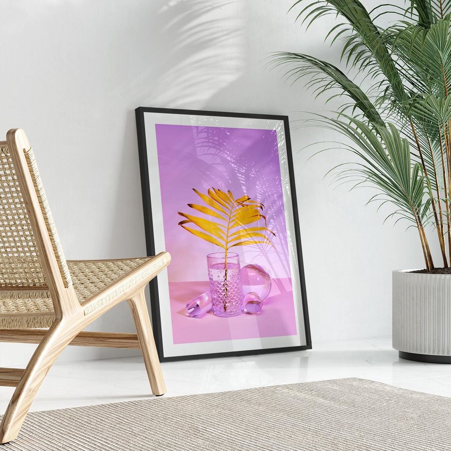 Plakat bez ramy 21x30 - Neonowy Liść Palmy na Fotografii - neonowa fotografia, liść palmy w szklance