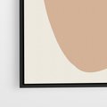 Obraz w ramie 70x100 - Beżowa Synergia - beżowa abstrakcyjna kompozycja, czarny akcent - rama czarna