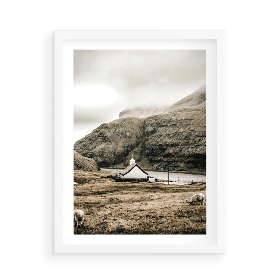 Plakat w ramie 50x70 - Kościół na Wzgórzu: Sepia Nostalgii - kościół w górach, na wzgórzu - rama biała