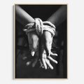 Obraz w ramie 50x70 - Splątane Uczucia - czarno biała fotografia, artystyczna - rama drewno