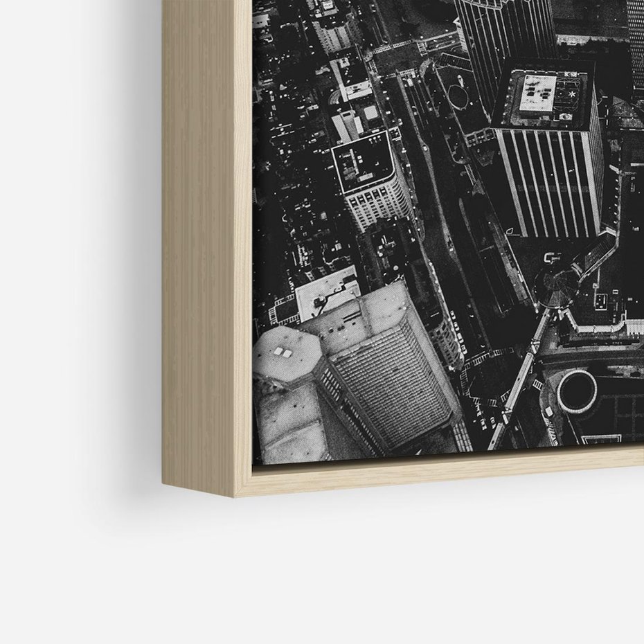 Obraz w ramie 80x80 - Kontrastujące miasto - miasto, biało - rama drewno