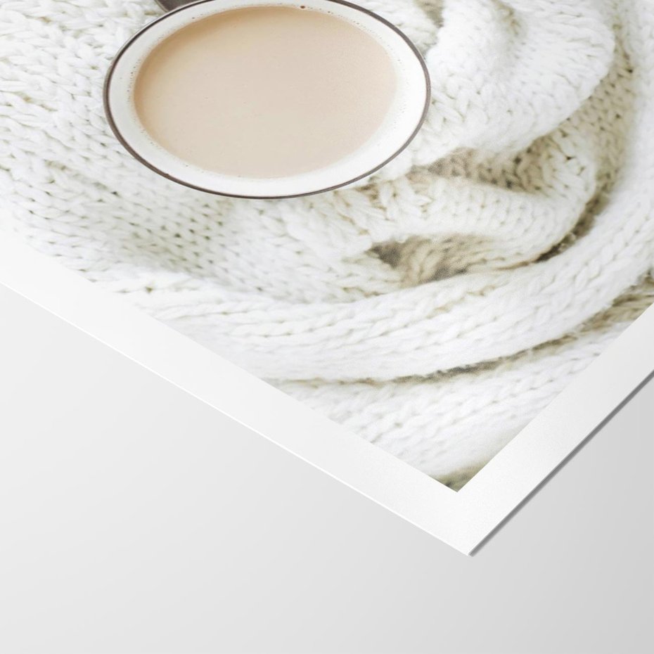 Plakat bez ramy 50x70 - Kawa na Wełnianym Kocu - kawa, biały wełniany koc