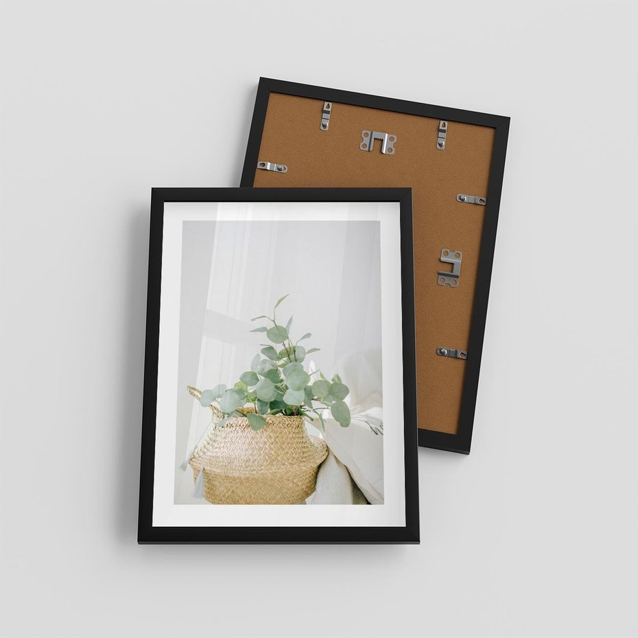 Plakat w ramie 30x40 - Eukaliptusowa Świeżość - eukaliptus, liście w koszu z wikliny - rama czarna