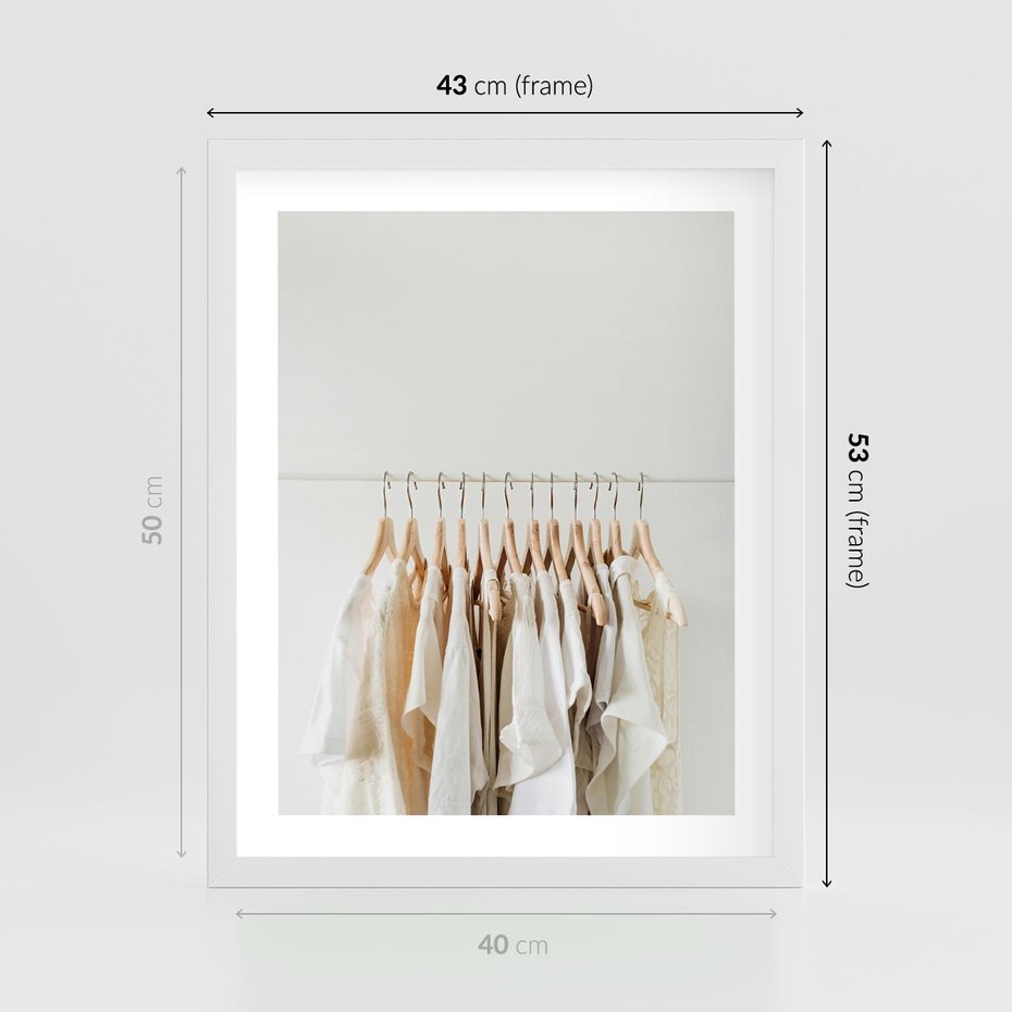 Plakat w ramie 40x50 - Elegancja Prostoty - ubrania, modowa fotografia - rama biała