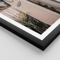 Plakat w ramie 30x40 - Deski Surfingowe czekają na Fale - deski surfingowe, stoją pod płotem - rama czarna