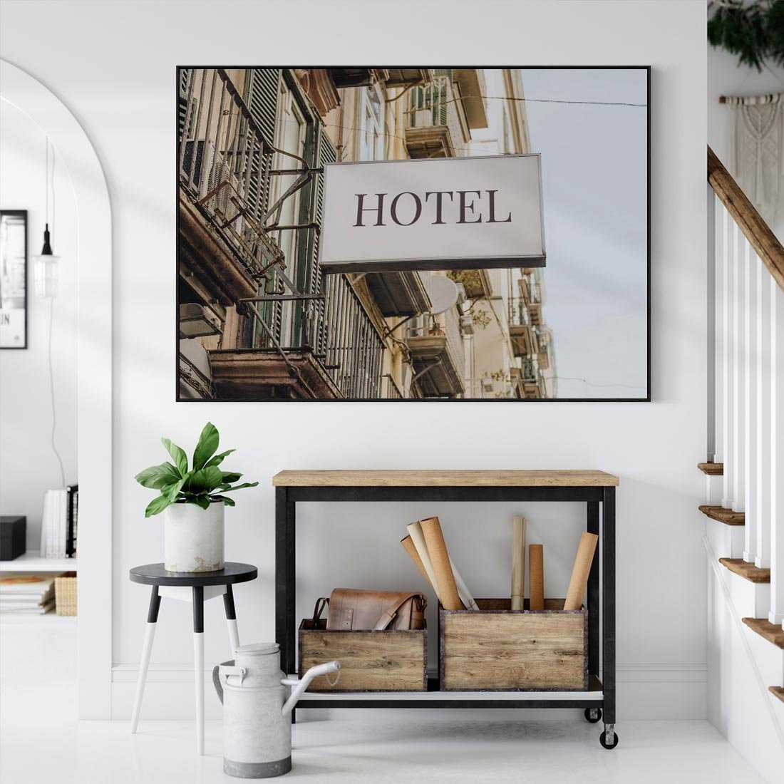 Obraz w ramie 100x70 - Magiczne Spacery - hotel, uliczka - rama czarna