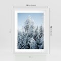 Plakat w ramie 30x40 - Magia Śnieżnych Drzew - zima, iglaste drzewa - rama biała