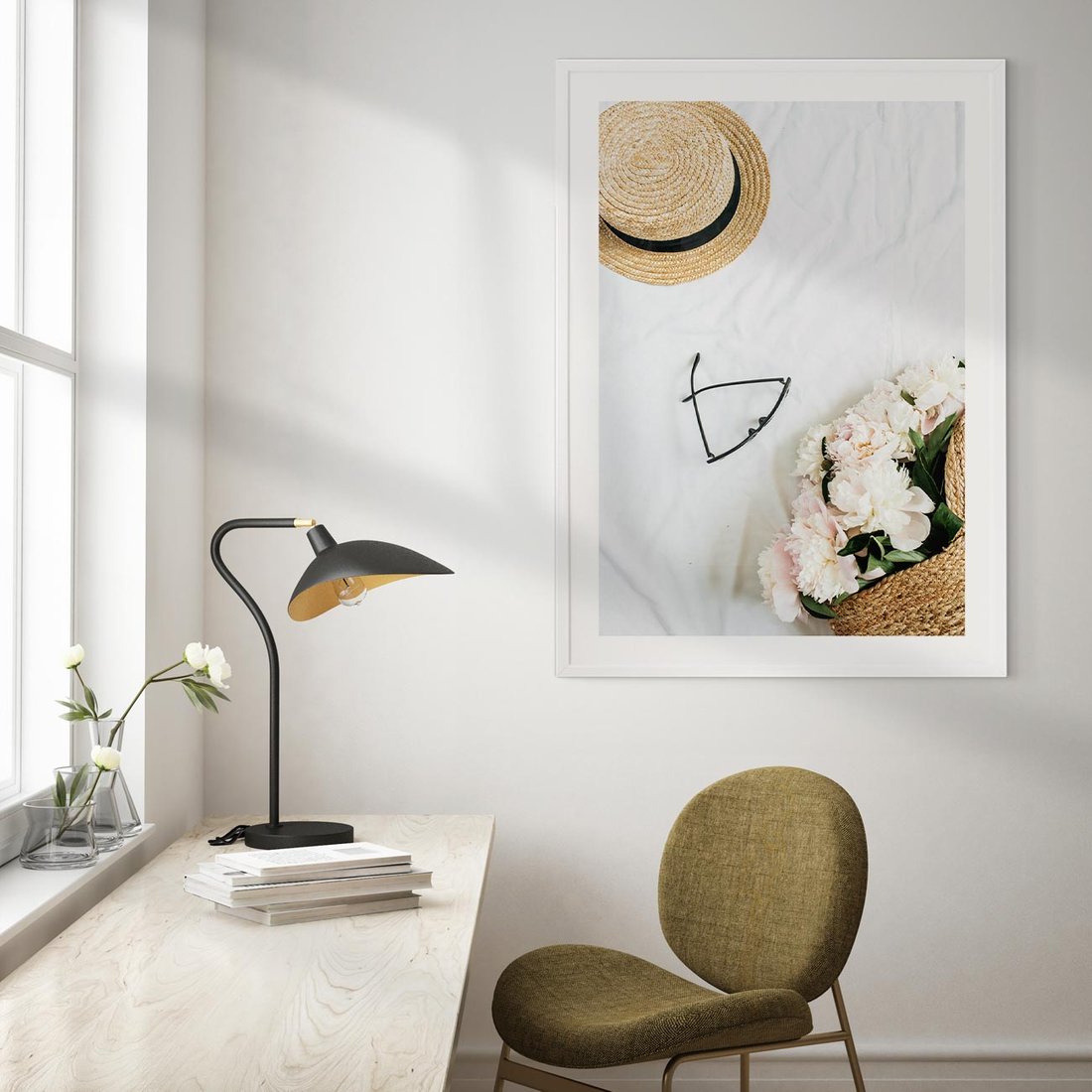 Plakat w ramie 50x70 - Urok Kobiecej Fotografii - kompozycja kobieca, fotografia - rama biała