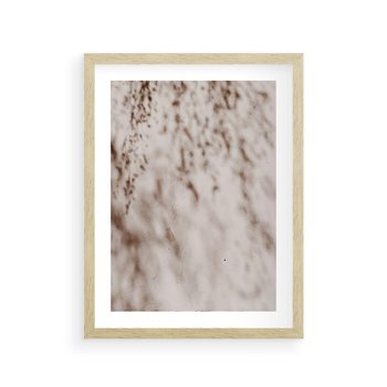 Plakat w ramie 50x70 - Cień Gałęzi - beżowa ściana, cień gałęzi - rama drewno