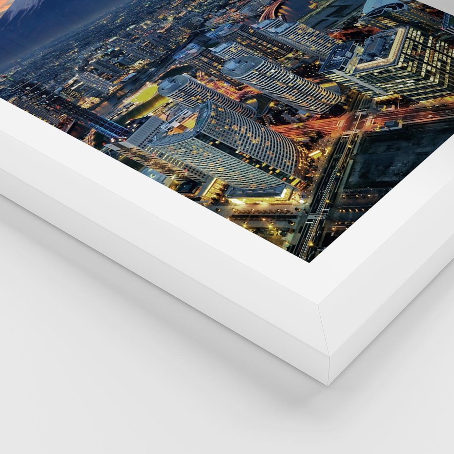 Plakat w ramie 40x50 - Miasto na Górnym Horyzoncie - miasto, góry - rama biała