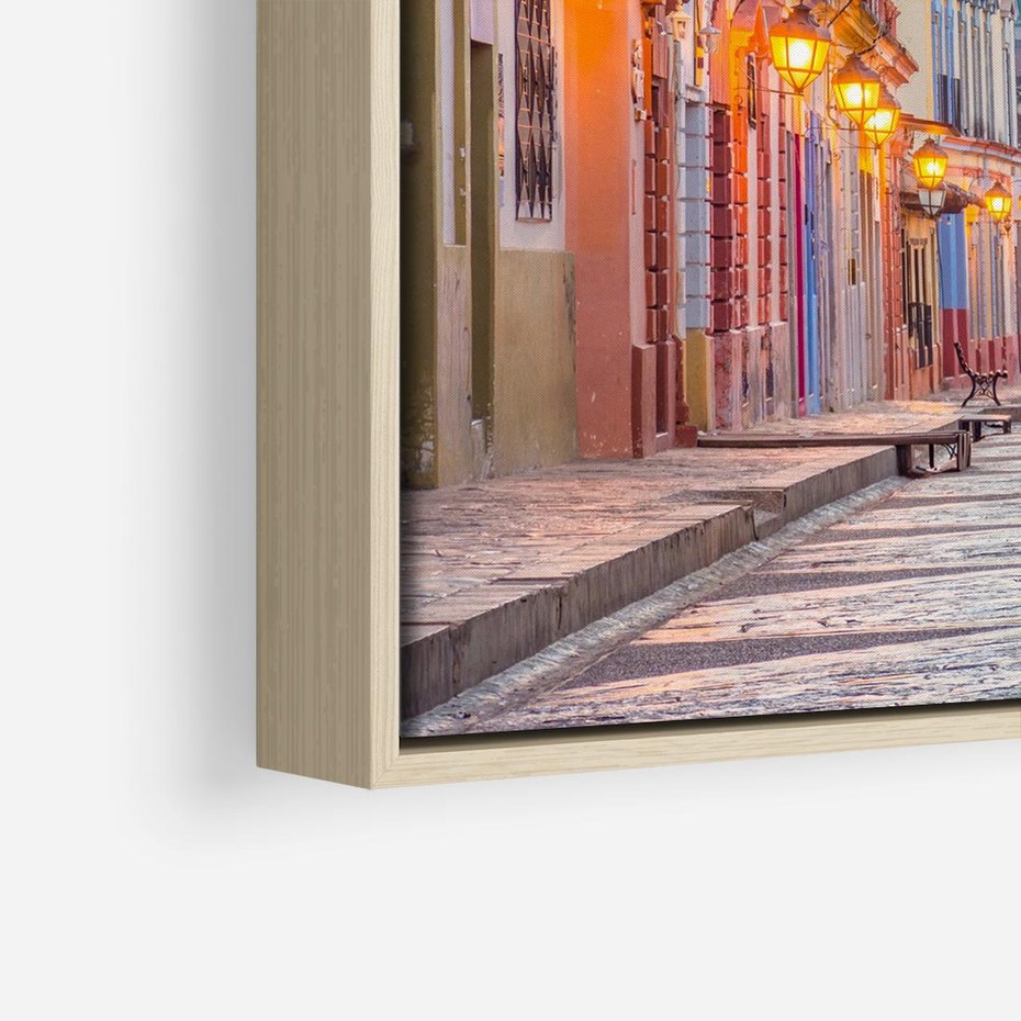 Obraz w ramie 50x50 - W stronę marzycielskich horyzontów - włoska uliczka, wieczór - rama drewno