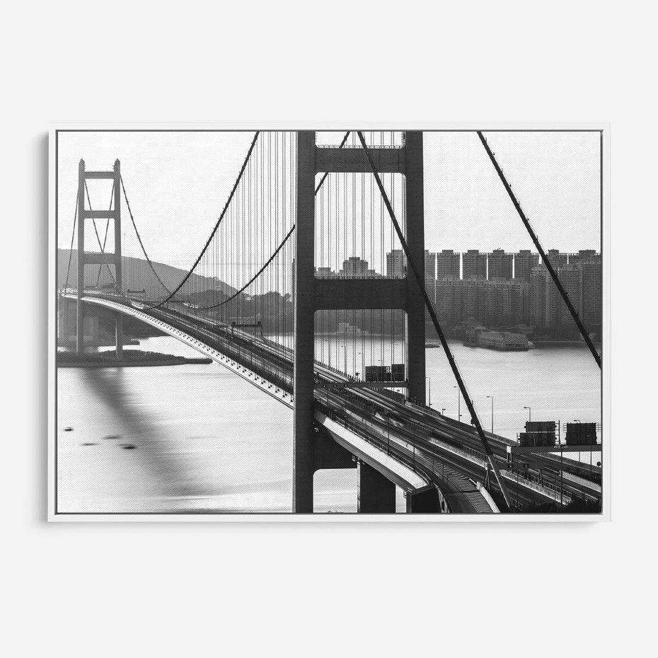 Obraz w ramie 120x80 - Ikona Miasta - most Nowy Jork, czarno biała fotografia - rama biała