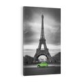 Obraz na płótnie 70x100 - Paryskie Romantyczne Spotkanie - Eiffla, samochód