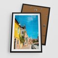 Plakat w ramie 50x70 - Przechadzka w Sercu Miasta - uliczka, perspektywa - rama czarna