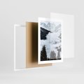 Plakat w ramie 30x40 - Zimowa Magia Gór: Śnieżne Szczyty - grajobraz górski, zima - rama biała