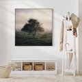 Obraz w ramie 50x50 - Zamglona Prostota - artystyczna fotografia, samotne drzewo na zamglonej łące - rama drewno
