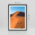 Plakat w ramie 50x70 - Piasek pustyni wędruje - pustynia, piasek - rama czarna