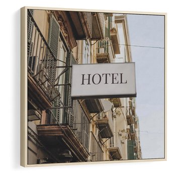 Obraz w ramie 80x80 - Magiczne Spacery - hotel, uliczka - rama drewno