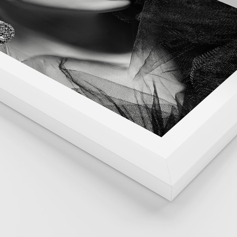 Plakat w ramie 40x50 - Zmysłowe usta damy - kobieta, usta - rama biała