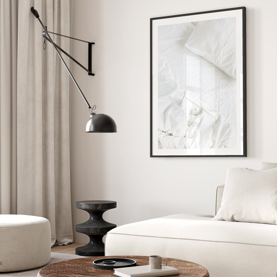 Plakat w ramie 50x70 - Sztuka i Komfort - pościel, biała kołdra poduszka - rama czarna