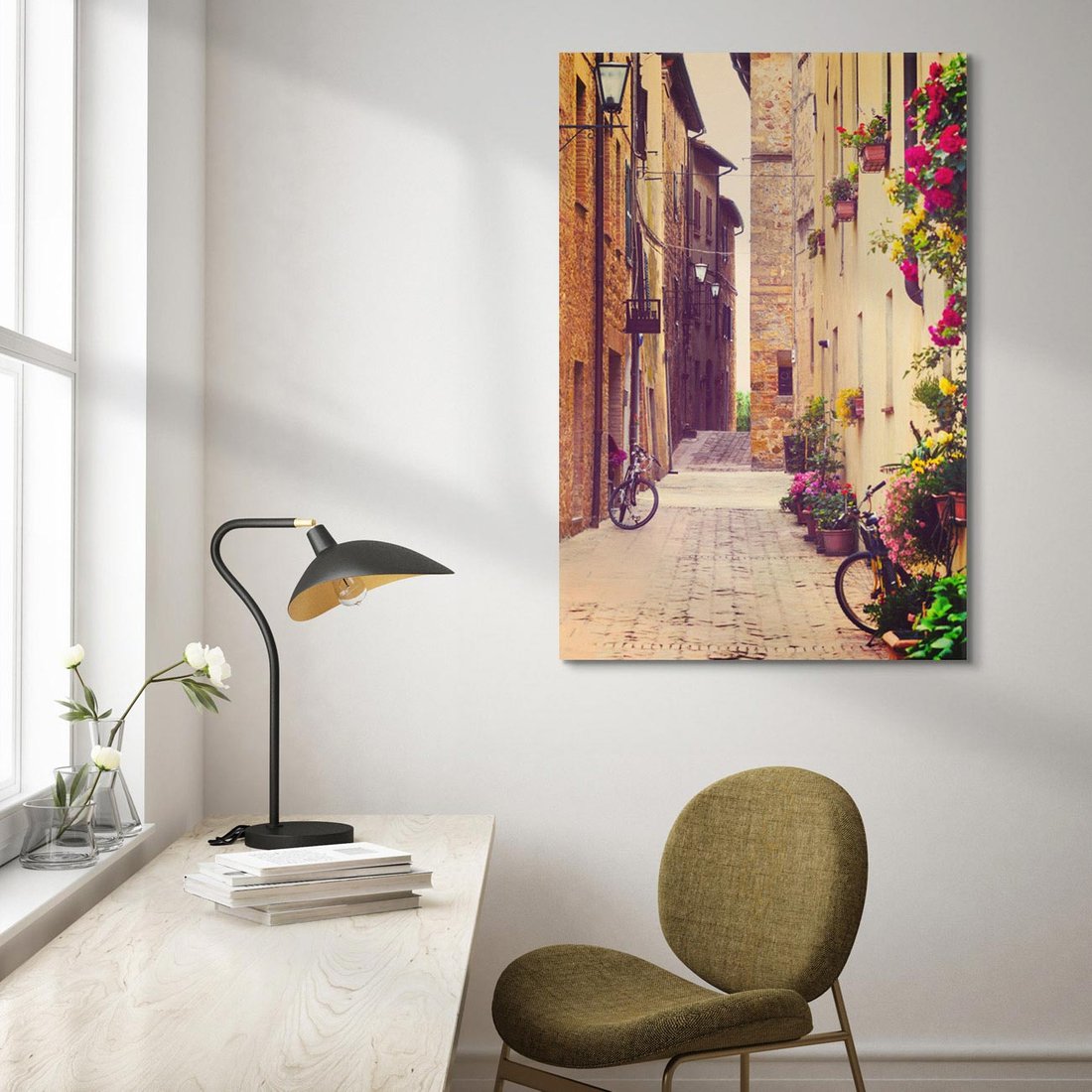 Obraz na płótnie 50x70 - Rowerowa przygoda w uliczkach pełnych perspektywy - uliczka, perspektywa