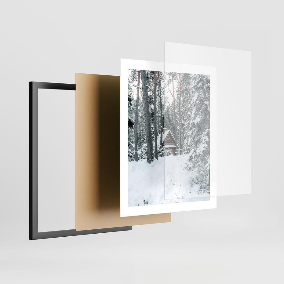 Plakat w ramie 40x50 - Spokój Zimowej Przygody w Lesie - domek w górach w lesie, zima - rama czarna