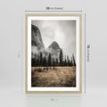 Plakat w ramie 50x70 - Mglisty Pejzaż Górski: Urok Niewidzialnośc - góry, krajobraz - rama drewno