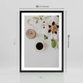 Plakat w ramie 50x70 - Bukiet Kwiatów i Kawa na Stole - fotografia, na stole bukiet - rama czarna
