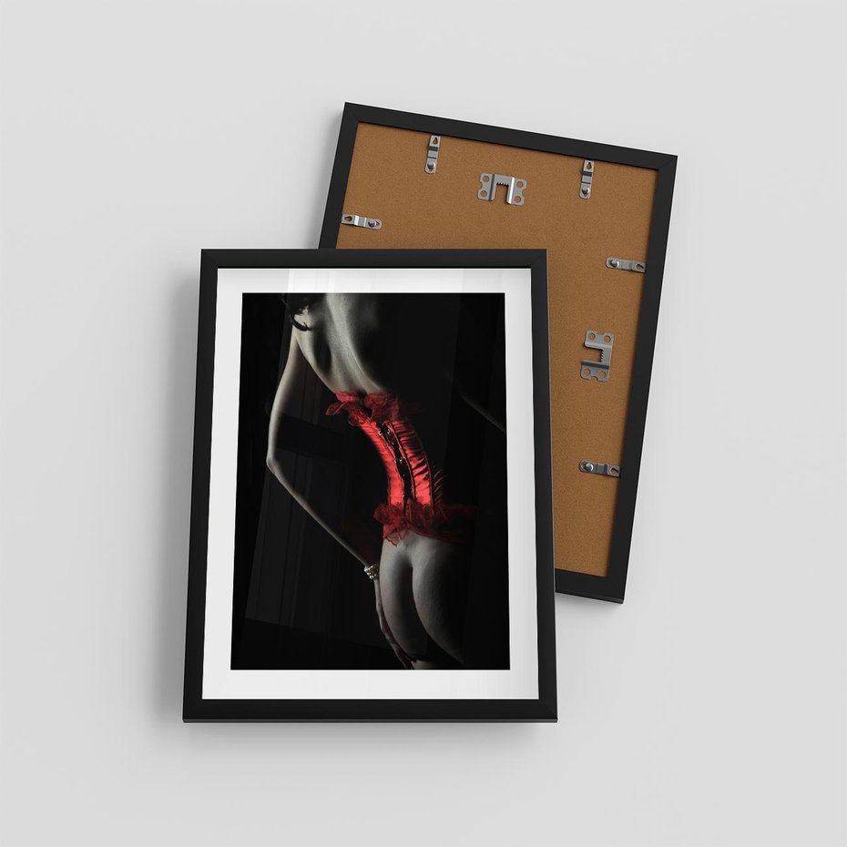 Plakat w ramie 30x40 - Piękno i Siła - akt, kobieta - rama czarna