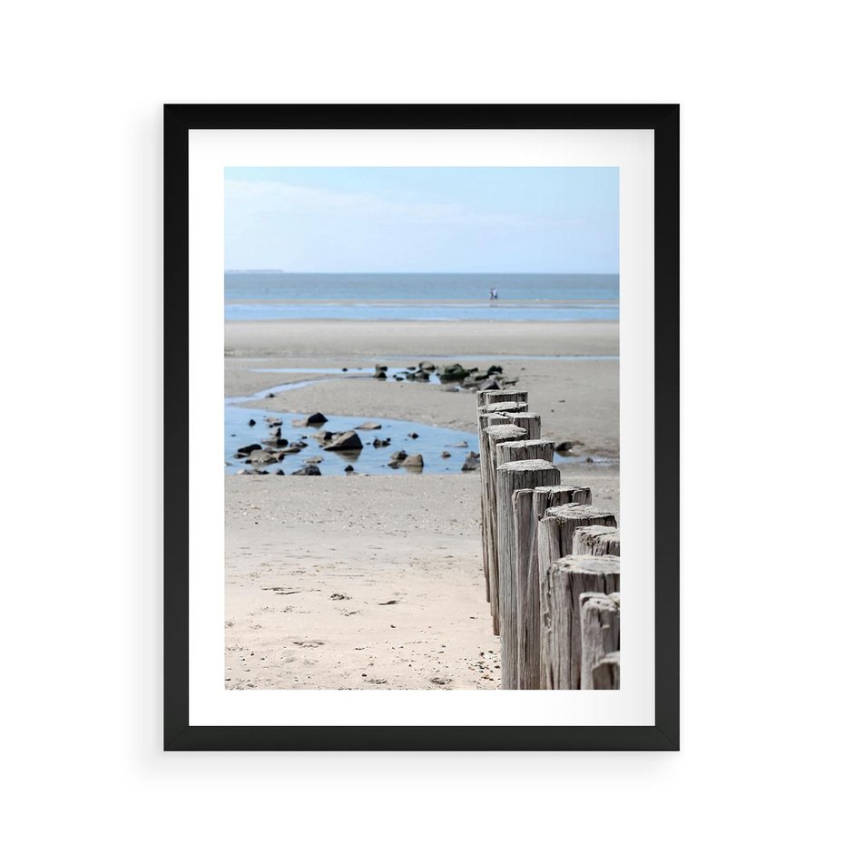 Plakat w ramie 40x50 - Fale na falochronie nad morzem - morze, falochron - rama czarna