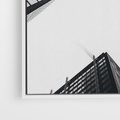 Obraz w ramie 50x50 - Nowoczesna Dynamika - perspektywa, wieżowce - rama biała