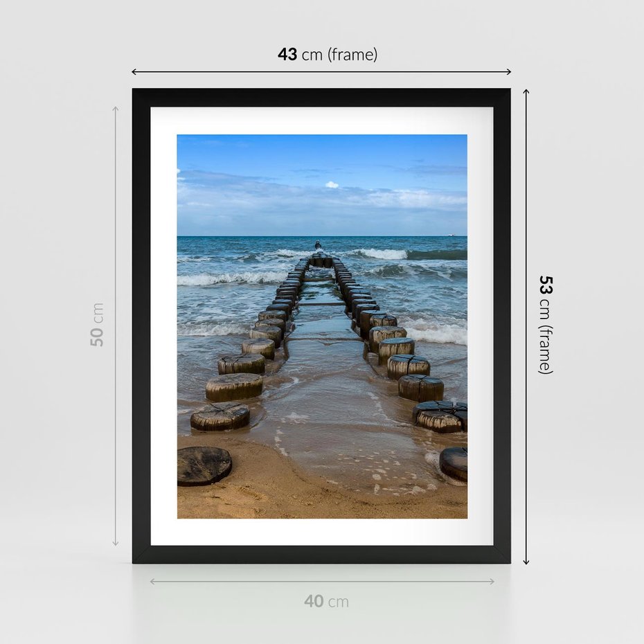 Plakat w ramie 40x50 - Falochron na brzegu morza - falochron, morze - rama czarna