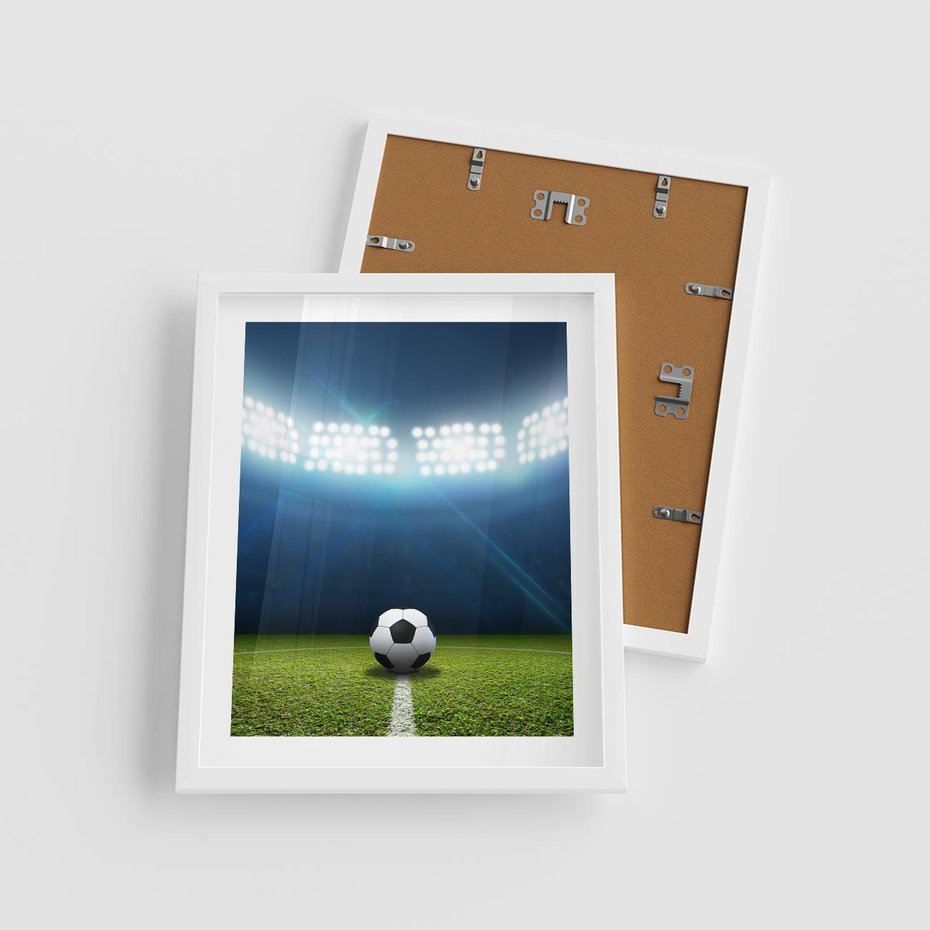 Plakat w ramie 40x50 - Piłka w drodze do gola - piłka, gol - rama biała