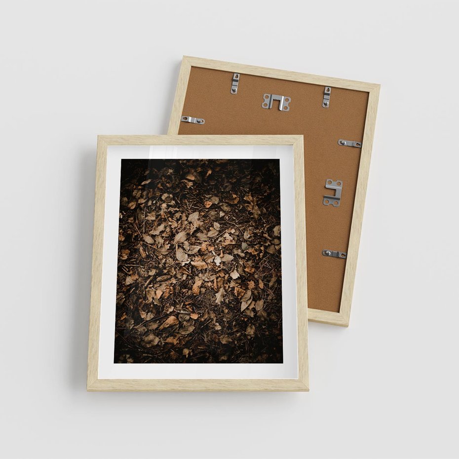 Plakat w ramie 40x50 - Brązowe Liście w Scenerii - suche liście jesień brąz - rama drewno