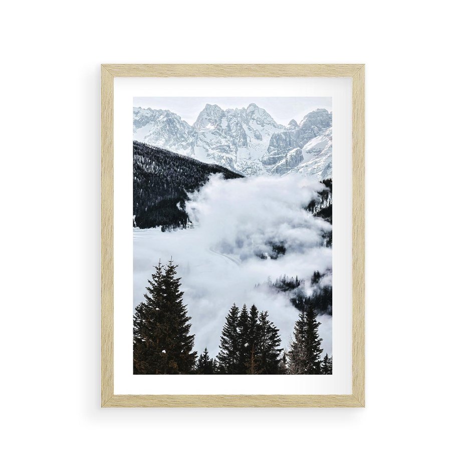Plakat w ramie 30x40 - Zimowa Magia Gór: Śnieżne Szczyty - grajobraz górski, zima - rama drewno