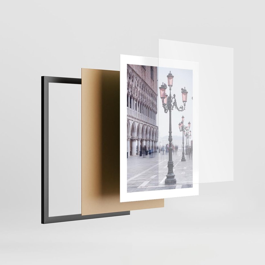 Plakat w ramie 30x40 - Przemijający urok miasta - miasto, uliczka - rama czarna