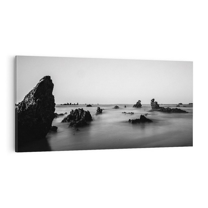 Obraz na płótnie 100x50 - Harmonia świateł i cieni - zamglona dzika plaża, skały na plaży