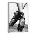 Obraz w ramie 70x100 - Taniec Zmysłów - artystyczne zdjęcie, odcienie szarości - rama biała
