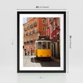 Plakat w ramie 40x50 - Urok tramwaju w Lizbonie - Lizbona, tramwaj - rama czarna