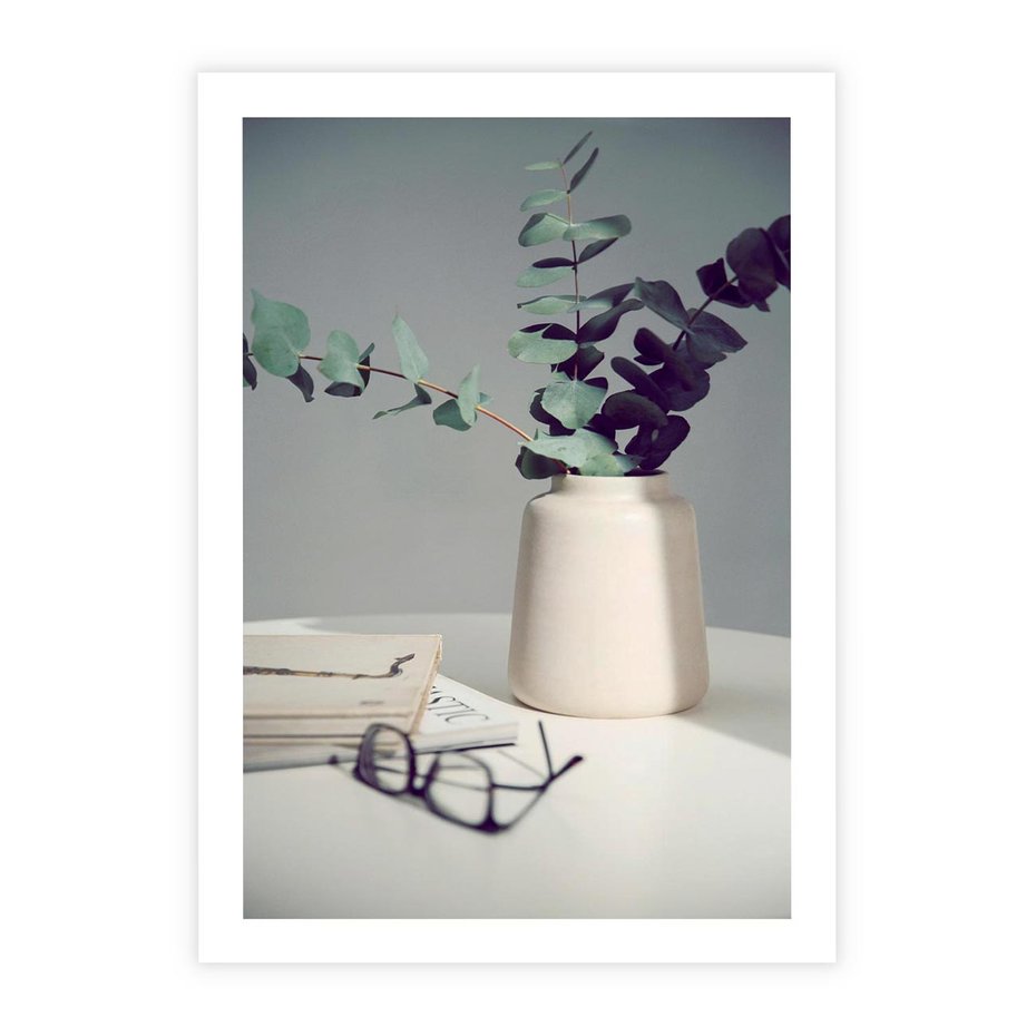 Plakat bez ramy 21x30 - Eukaliptusowa Cisza - kompozycja, liście eukaliptusa w wazonie