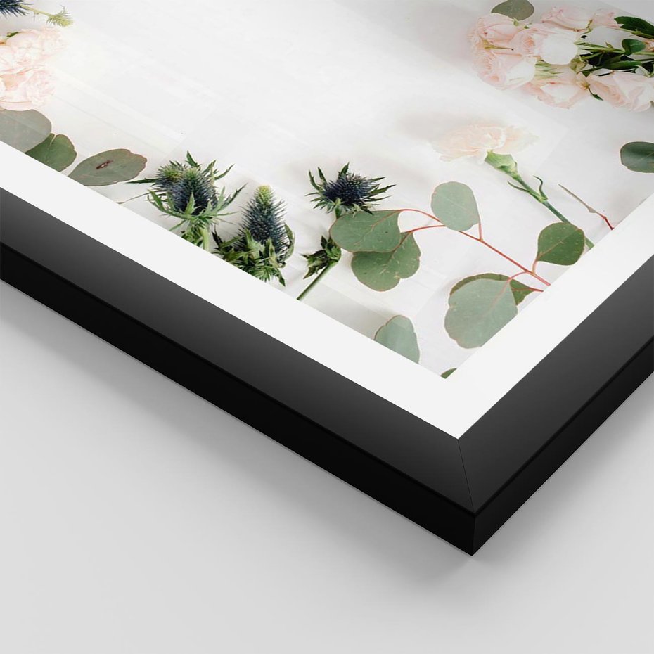 Plakat w ramie 30x40 - Róże i Zielone Liście - kompozycja kwiatowa, róże - rama czarna