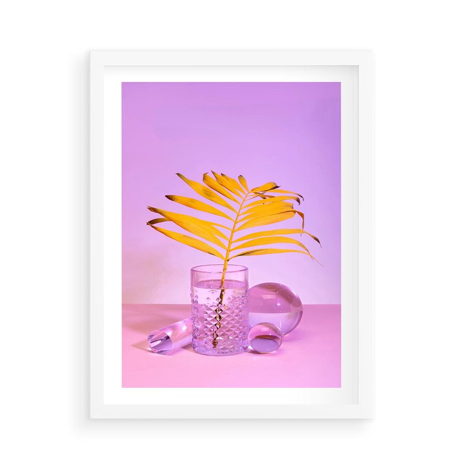 Plakat w ramie 50x70 - Neonowy Liść Palmy na Fotografii - neonowa fotografia, liść palmy w szklance - rama biała