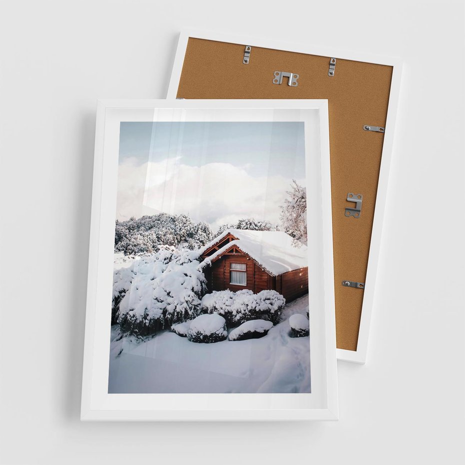 Plakat w ramie 50x70 - Zimowa Idylla w Górach - zima w górach, ośnieżone góry - rama biała