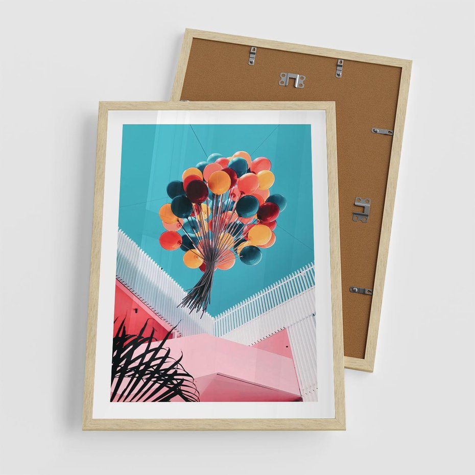 Plakat w ramie 50x70 - Kolorowe Balony Pod Niebem - kolorowe balony na tle niebieskiego nieba - rama drewno