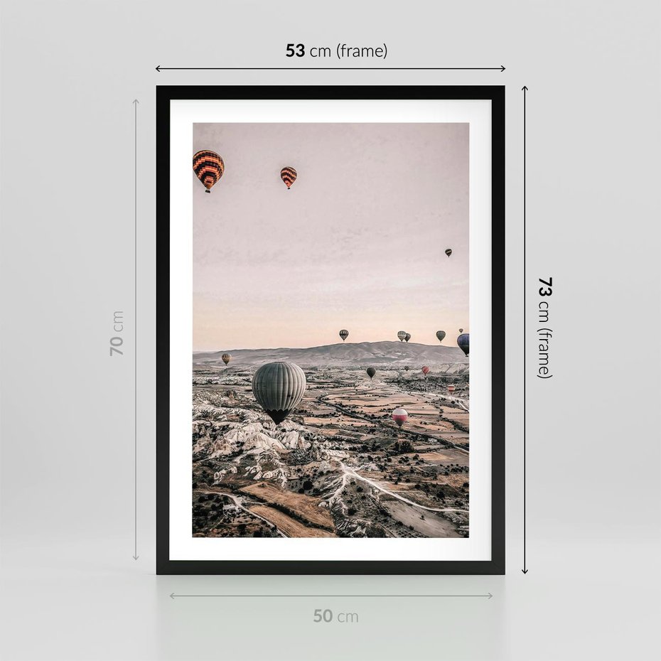 Plakat w ramie 50x70 - Wolność w Powietrzu - balony latające nas pustynnym krajbrazem, balony do latania - rama czarna
