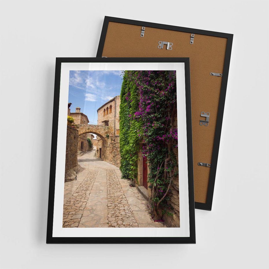 Plakat w ramie 50x70 - Uliczka pełna perspektywy i tajemnicy - uliczka, perspektywa - rama czarna